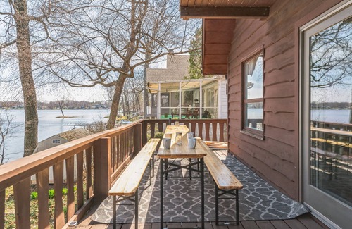 North Webster House | Spacious FiveStar Lakefront Retreat-4BR/4BA w/HotTub,GameRoom, FirePit, SUP
