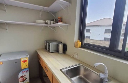 Oyibi Apartment | Spacious Flat Free Parking Wi-fi OYIBI