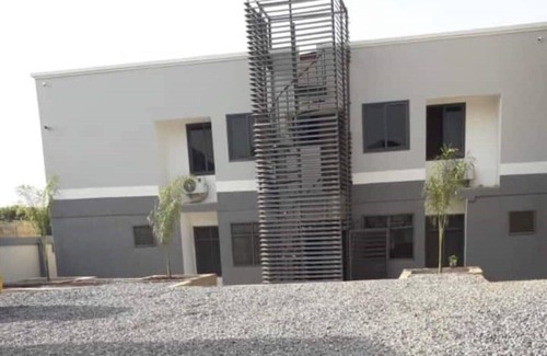 Oyibi Apartment | Spacious Flat Free Parking Wi-fi OYIBI