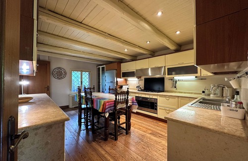 Lancenigo Apartment | Spacious Flat with Pool & 36.000m2 Garden