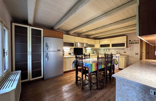 Lancenigo Apartment | Spacious Flat with Pool & 36.000m2 Garden