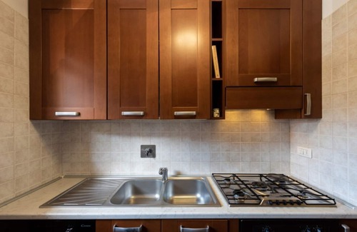 Vittoria Apartment | Spacious fort Appt x6 FREE PARKING