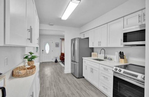 North Andrews Gardens House | Spacious Fort Lauderdale Bungalow 10mins Airport & Beach Near Miami