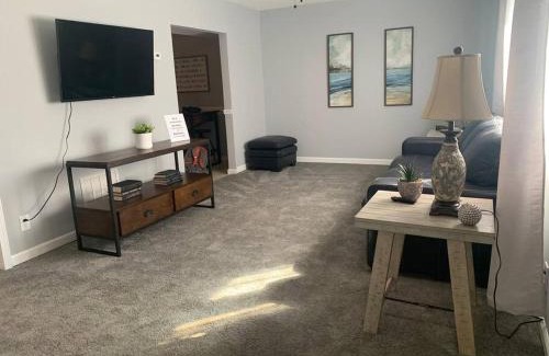 Springboro Apartment | Spacious Four Bedroom Attached Home in Springboro- Unit 1