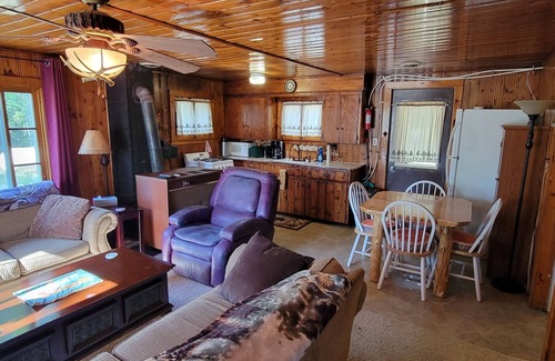 Luzerne Cabin | Spacious Four Bedroom Cabin for Northern Escape