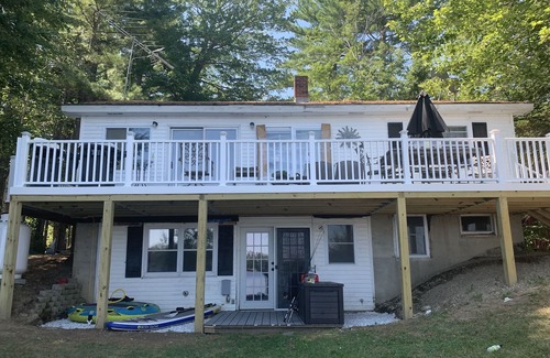 Eddington House | Spacious Four Season Lakeside Retreat