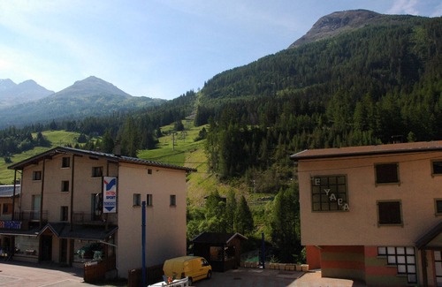 Val Cenis Apartment | Spacious apartment 5 ppl with balcony and wifi in Lanslebourg