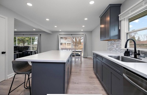 Elk Grove Village House | Spacious Freshly Renovated 4Br/2Ba house with AC and WiFi Near O'Hare Airport