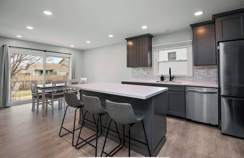 Elk Grove Village House | Spacious Freshly Renovated 4Br/2Ba house with AC and WiFi Near O'Hare Airport