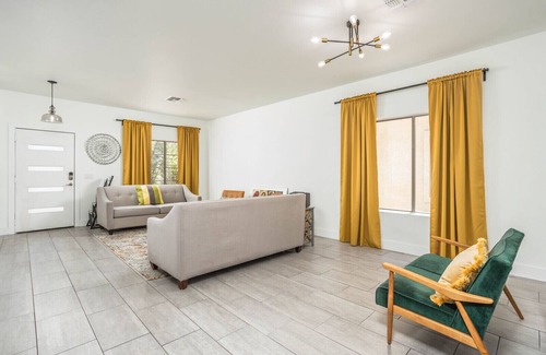 Maricopa House | Spacious Friends & Family Getaway