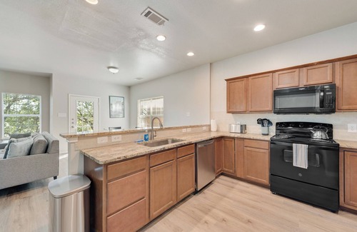 Little Elm House | Spacious Frisco-Little Elm Getaway with WiFI and AC! Pets Welcome!