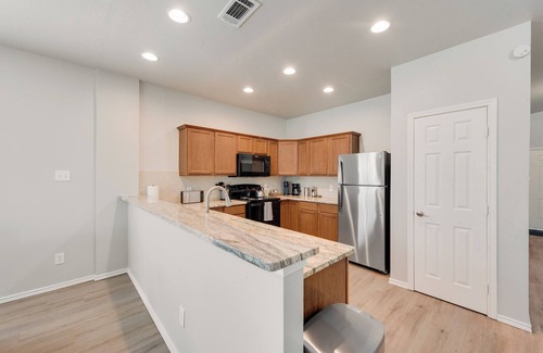 Little Elm House | Spacious Frisco-Little Elm Getaway with WiFI and AC! Pets Welcome!