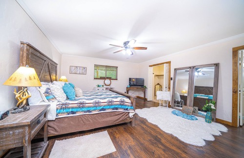 Gilmer Cabin | Spacious Full-Size Home with great East Texas views.