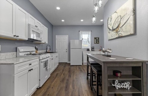Erie Apartment | Spacious fully remodeled king size bed apartmentnSleeps four
