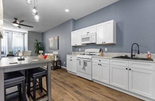 Erie Apartment | Spacious fully remodeled king size bed apartmentnSleeps four