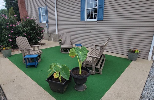 Bardstown House | Spacious, Fully-Stocked, Walking distance to Downtown