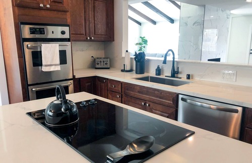 El Cajon House | Spacious & Fun - 5BR/4BA Pool Table Hot Tub