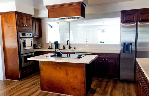 El Cajon House | Spacious & Fun - 5BR/4BA Pool Table Hot Tub