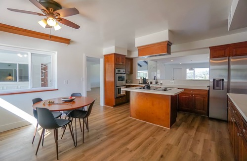 El Cajon House | Spacious & Fun - 5BR/4BA Pool Table Hot Tub