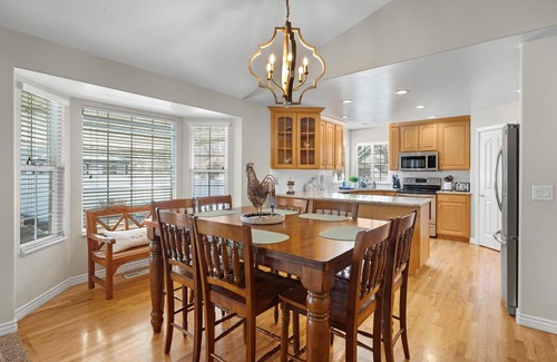 Washington Terrace House | Spacious & Fun Family Retreat ~ Game Room ~ Patio!