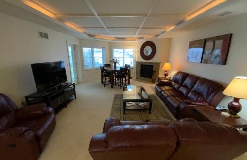 Traverse City House | Spacious furnished suite at Peninsula Bay Resort