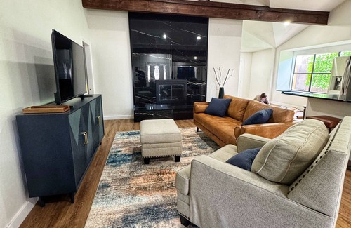 Irving House | Spacious & Game room in Irving 15 min to Airport& downtown Dallas