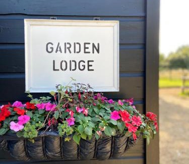 Long Stratton Apartment | Spacious Garden Lodge at The Chestnuts, Norfolk