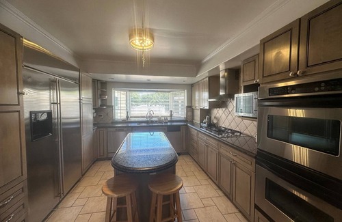 Chatsworth House | Spacious Gated 6BR house with 2 Master BRs, Pool & Spa!