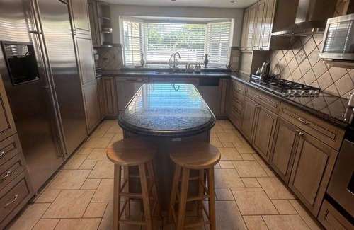 Chatsworth House | Spacious Gated 6BR house with 2 Master BRs, Pool & Spa!