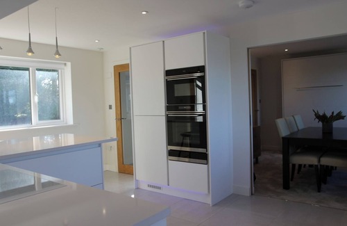 Swindon House | Spacious 4BD Smart Home in Idyllic Rural Setting