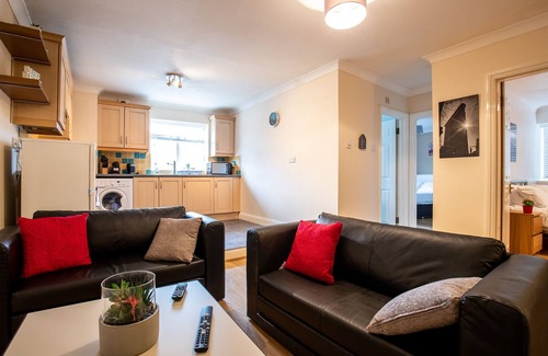 Stansted Apartment | Spacious 2BR Flat in Stansted
