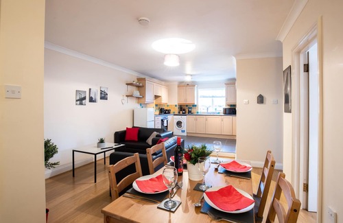 Stansted Apartment | Spacious 2BR Flat in Stansted