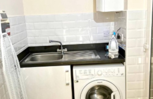 Earls Barton House | Spacious 4-Bedroom Home in Northampton w/Garden, and Parking