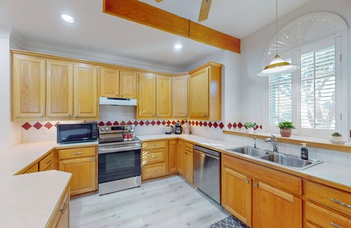Rowlett House | Spacious Getaway: near Lake Hubbard + EV Charger