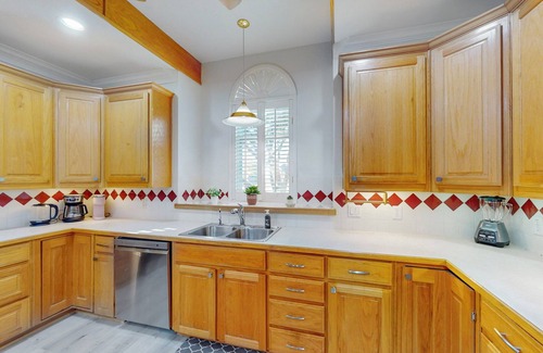 Rowlett House | Spacious Getaway: near Lake Hubbard + EV Charger