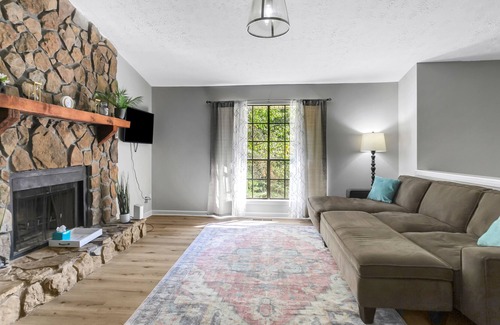 Marietta House | Spacious Getaway - Paradise view - Ace Location