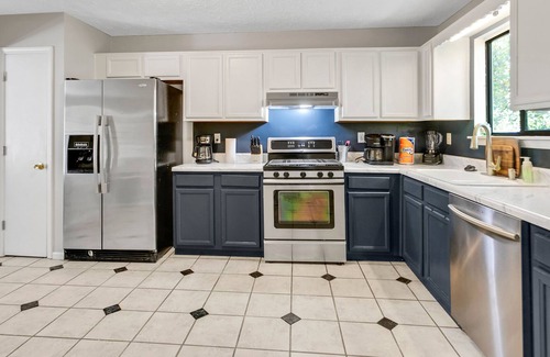 Marietta House | Spacious Getaway - Paradise view - Ace Location