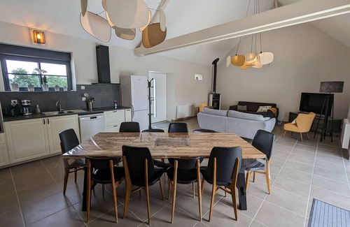 Huisseau-sur-Mauves Cottage | Spacious Gîte with Garden & Modern Decor in Scenic Centre Val de Loire