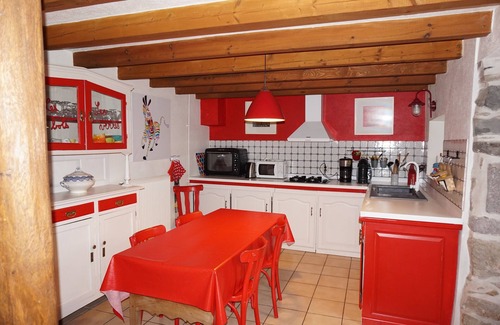 Valbeleix House | SPACIOUS GITE in the heart of the Parc des Volcans d'Auvergne near Besse St Anastaise