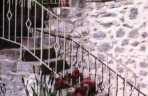 Le Glaizil Cottage | Spacious gîte with courtyard in village, hiking, climbing, at foot of mountains