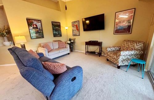 Naples Apartment | Spacious Golf Club Condo, Membership Available!