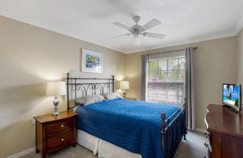 Naples Apartment | Spacious Golf Club Condo, Membership Available!