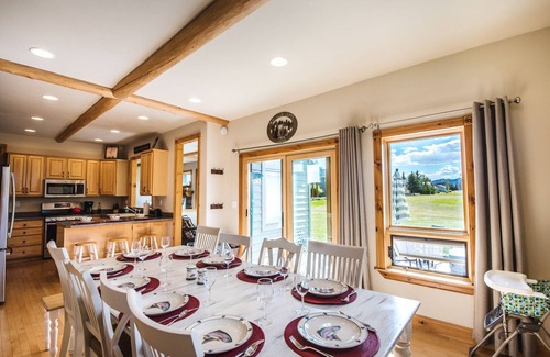 Red Lodge House | Spacious Golf Course Home Scenic Mt Views/HotTub/Stars/Ski/Hike/Golf/Family/WiFi