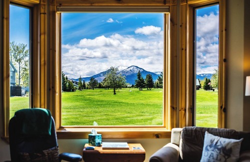 Red Lodge House | Spacious Golf Course Home Scenic Mt Views/HotTub/Stars/Ski/Hike/Golf/Family/WiFi