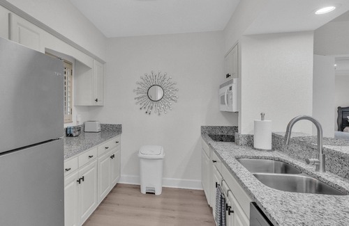 Wesley Chapel Condo | Spacious Golf & Tennis Condo w/Stunning Views, Patio, Full Kitchen & More – Perfect for Relaxation!