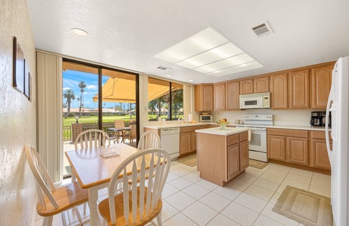Palm Desert Condo | Spacious Golf View Condo with East-Facing Patio, Wet Bar, Smart TVs, Garage & Community Pool