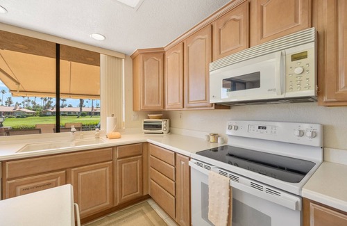 Palm Desert Condo | Spacious Golf View Condo with East-Facing Patio, Wet Bar, Smart TVs, Garage & Community Pool