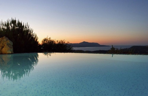 Gavalochori Villa | Spacious, Good Privacy, a Gorgeous Sea View, ideal for groups or large families.