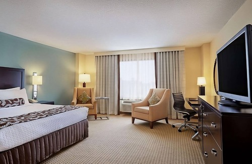 Eagan Park Hotel | Spacious Good-Value Accommodation! Pool, Near Delta Flight Museum