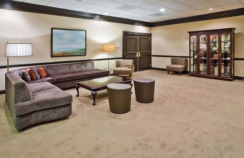 Eagan Park Hotel | Spacious Good-Value Accommodation! Pool, Near Delta Flight Museum